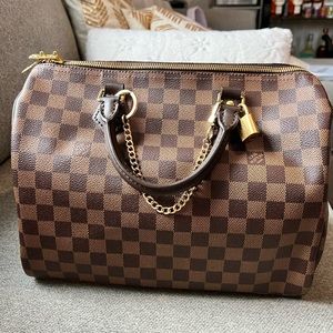 Slightly used Speedy Bandoulier 30. With strap, lock and key, dust bag and box